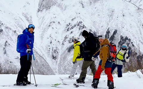 滑雪服為什么都是棉衣，沒(méi)有羽絨